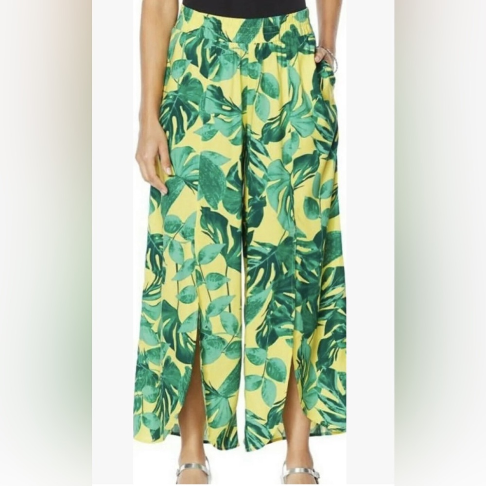 CurationS pants. Size Large capris pants